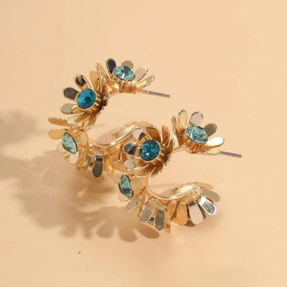 🌸 Awesome Metallic Rhinestone Floral Flower Hoop Earrings 🌸 - Picture 6 of 7